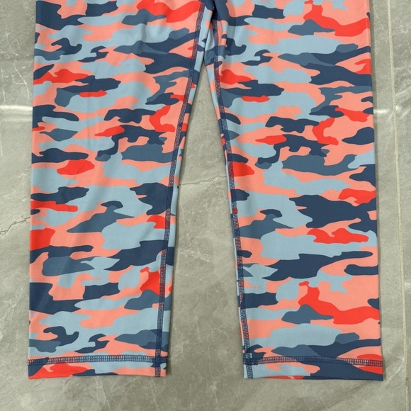 Women’s Old Navy Active High Waisted PowerPress Elevate Crop Camo Leggings Large - Picture 5 of 16